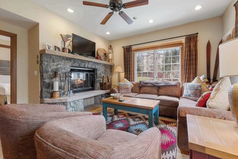 charter-5110-0398_51173860687_o