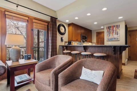 charter-5110-0413_51175326869_o