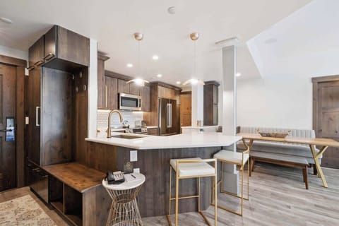 charter-d350-6970_54687602104_o