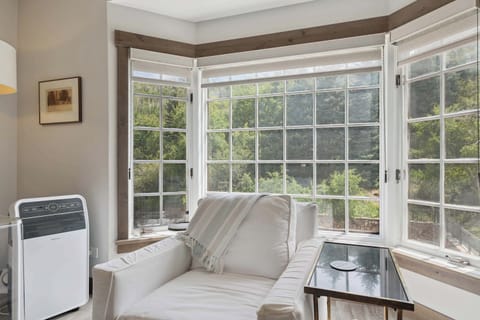 charter-d350-6935_54687700780_o