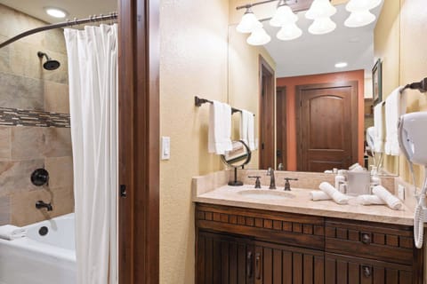 charter-c215-1594_54818987551_o