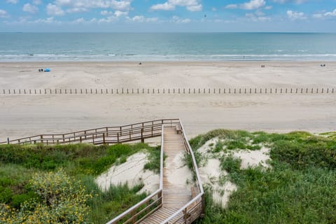 You’ll love the complex’s private boardwalk right down to the beach!!!