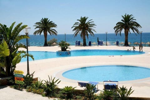 Seasonal outdoor pool, sun loungers