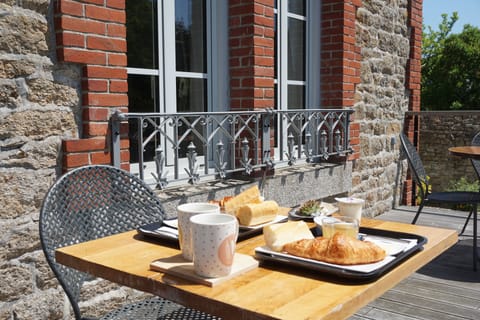 Daily continental breakfast for a fee