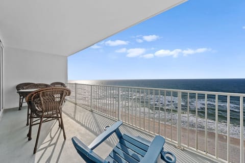 4 Lighthouse 1709 Balcony