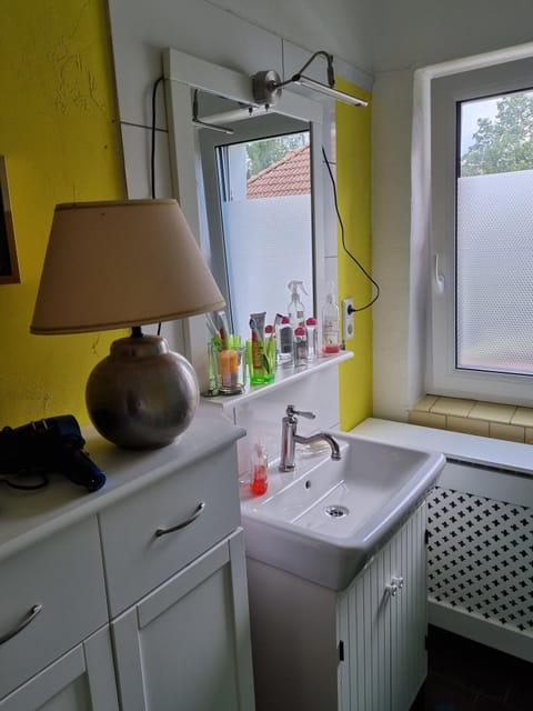 Deluxe Double Room, Ensuite, Garden View (The Lady of Shalott) | Bathroom