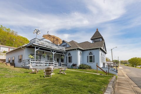 Front side view of Marcaritaville