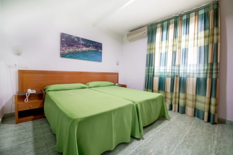 Double Room | Blackout drapes, free WiFi, bed sheets