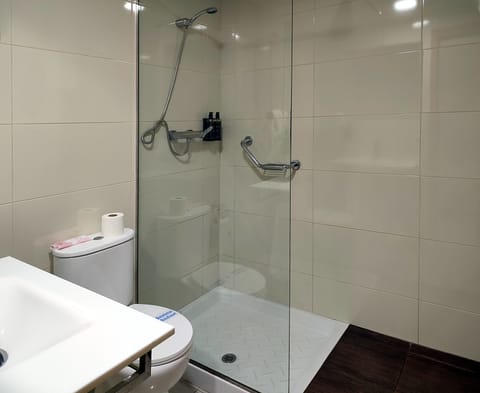 Quadruple Room | Bathroom | Hair dryer, towels