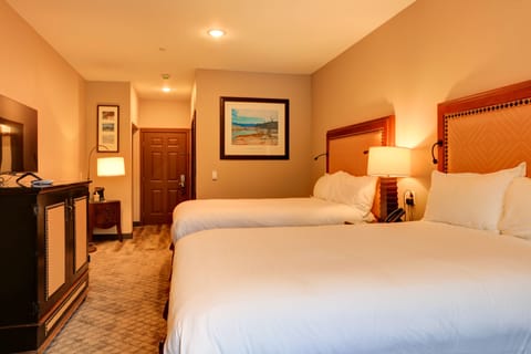 Deluxe Double Room | In-room safe, blackout drapes, free WiFi, bed sheets