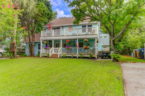 Welcome to 3009 Cameron! Walk to the beach
