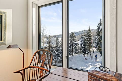 Relax in this nook while waiting for the skiers to return from the days adventures on Snowmass Mountain