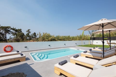 The exterior of Horizon Luxury Villa covers 400 sq.m. and offers many facilities.
