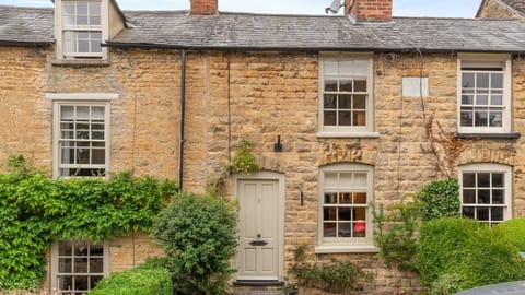 Front View, Vine Cottage, Bolthole Retreats