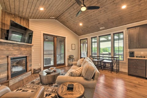 Glenville Vacation Rental | 2BR | 2BA | Stairs Required | 842 Sq Ft