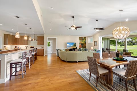 Open themed concept, large dining area and spacious kitchen