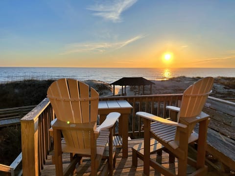 SP8B: Sea Pointe 8B | Enjoy this amazing sunrise!