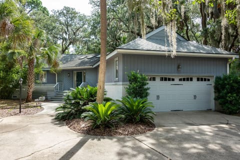 Welcome to 3112 Seabrook Island Road. An adorable cottage in the heart of the island!