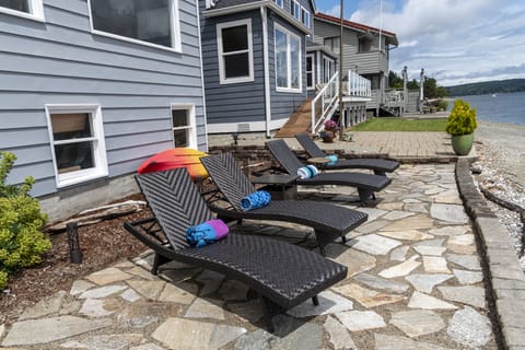 Chaise lounges for everyone!