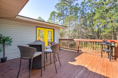 Ready to bring out the BBQ and entertain the family on this private deck!