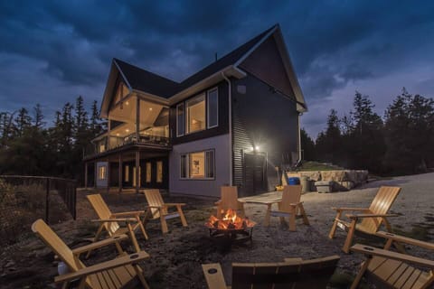 The Bold and The Beautiful. Enjoy the bonfire from the modern Canadiana Muskoka chair lounge. 
