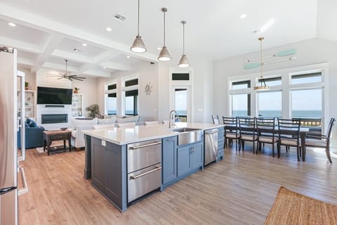 House, 3 Bedrooms | Private kitchen | Fridge, oven, coffee/tea maker, toaster