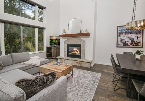 Condo, 2 Bedrooms | Living area | Smart TV