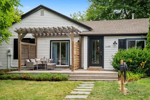 La Petite Maison - a romantic getaway in Old Town Niagara-on-the-Lake