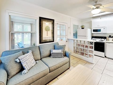 Condo, 1 King Bed with Sofa bed, Kitchen, Garden View | Private kitchen | Fridge, microwave, oven, stovetop