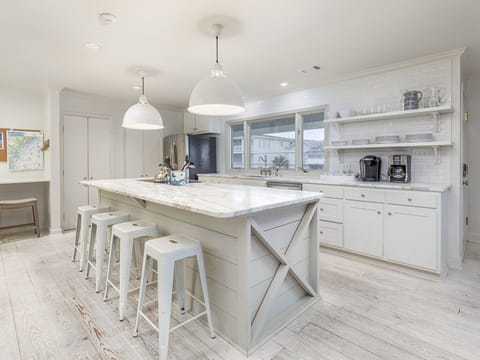 House, Multiple Beds, Pool Access, Pool View | Private kitchen | Fridge, microwave, oven, stovetop