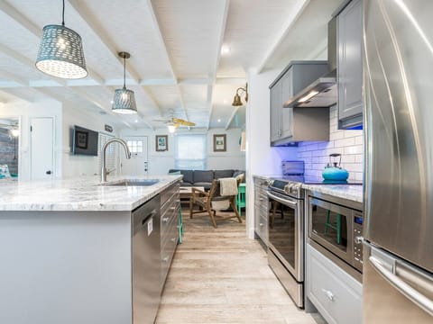 House, Multiple Beds, Kitchen | Private kitchen | Fridge, microwave, oven, stovetop