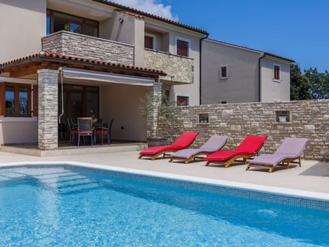 Water, Building, Furniture, Window, Swimming Pool, Sky, Chair, Azure, Blue, Shade