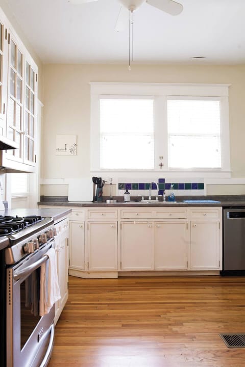 Enjoy cooking again in this fully stocked kitchen!