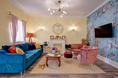 The Doors Boutique Apartments Yellow Door