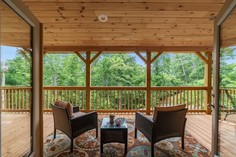 Come and Relax!  Enjoy fall, winter and spring Mountain Views! 🧘‍♂️🧘☯️