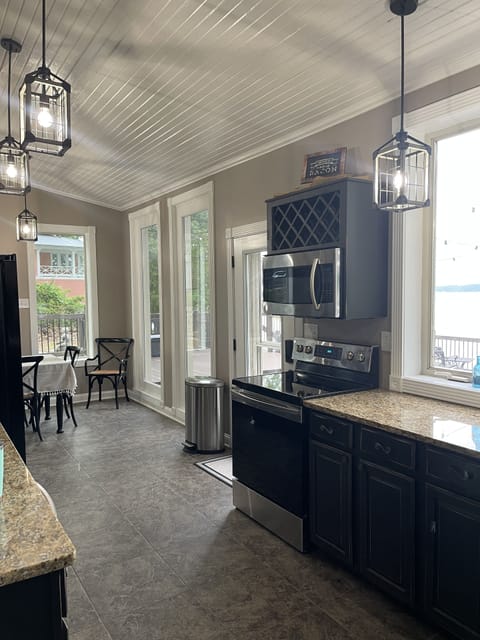 Kitchen & dining with lake view. 