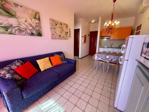 Apartment, 1 Bedroom, Balcony, City View | Living room