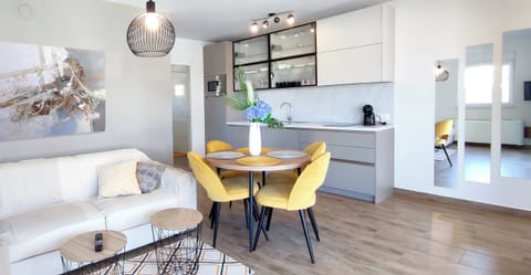 Apartment, 1 Bedroom, Balcony, Garden View | Living area