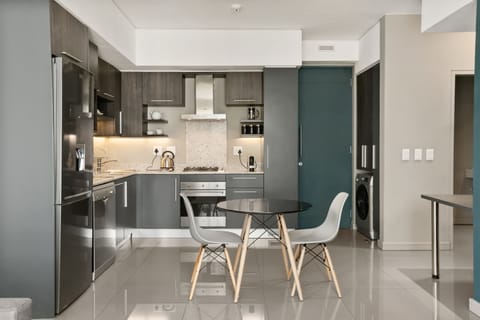 Business Apartment | Private kitchen | Fridge, microwave, oven, stovetop