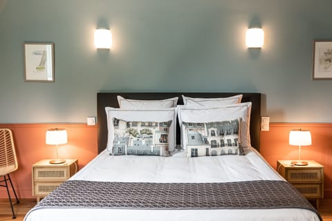 Superior Room | Premium bedding, down comforters, pillowtop beds, minibar