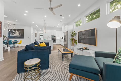 [Living area] 65" smart TV