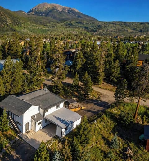 Mountain View Chalet — Nestled among the pines in the heart of Frisco, with mountain views, multiple gathering spaces, and easy access to Main Street.