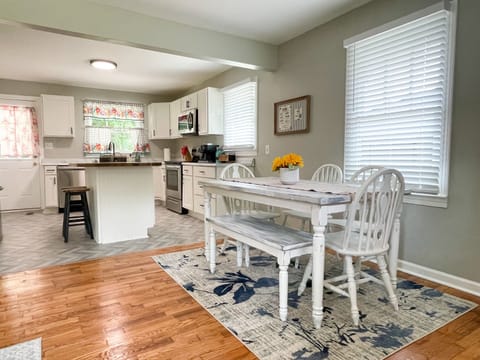 Open concept kitchen & dining