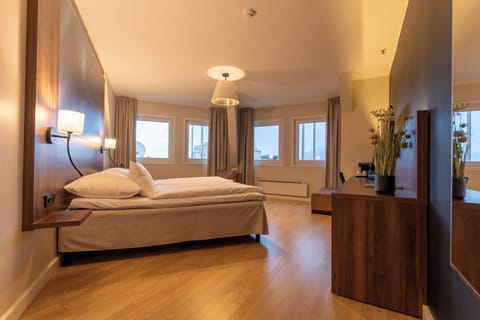 Deluxe Double Room, Non Smoking | Soundproofing, iron/ironing board, cribs/infant beds, bed sheets