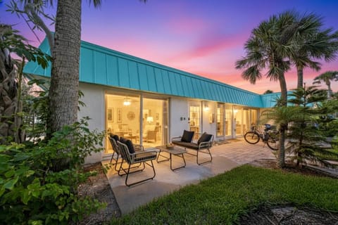 Enjoy evenings on the front patio under the Siesta skies!