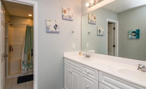 1st Floor Oceanfront King En Suite