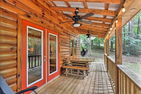 Murphy Vacation Rental | 1BR | 1BA | 740 Sq Ft | 2 Steps to Enter