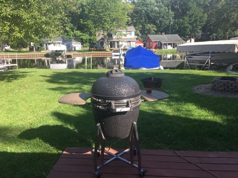 Enjoy grilling on the Kamado charcoal grill