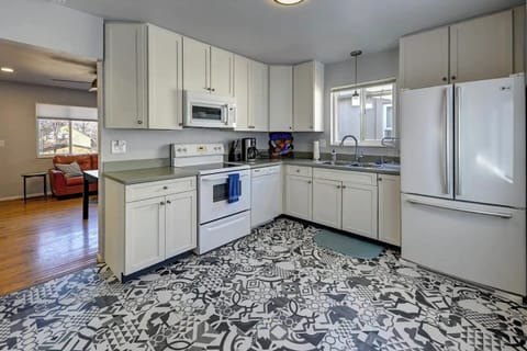 Fully equipped kitchen. Along with many other products and appliances, we also offer a refrigerator, microwave, coffee machine, and more!