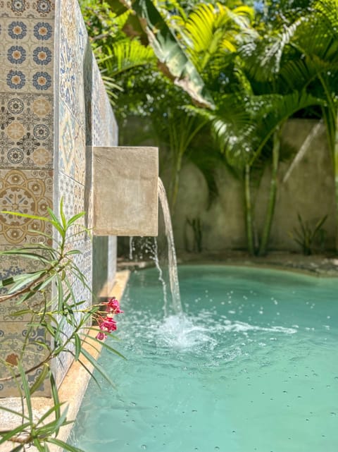 2 outdoor pools